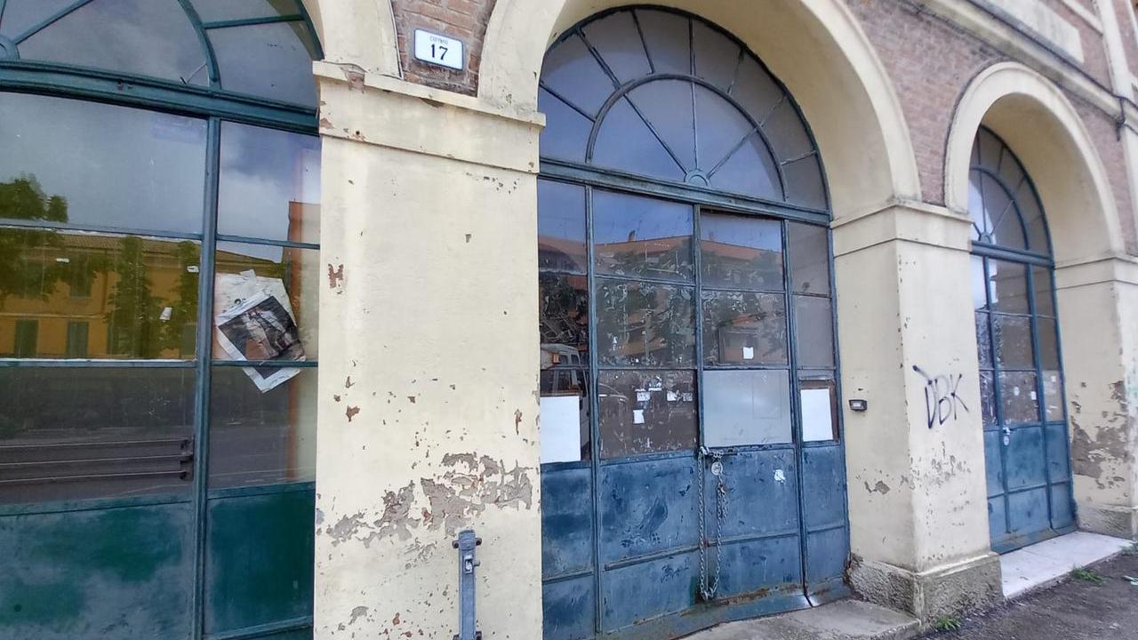 Copparo, l’autostazione «vince il festival del degrado»