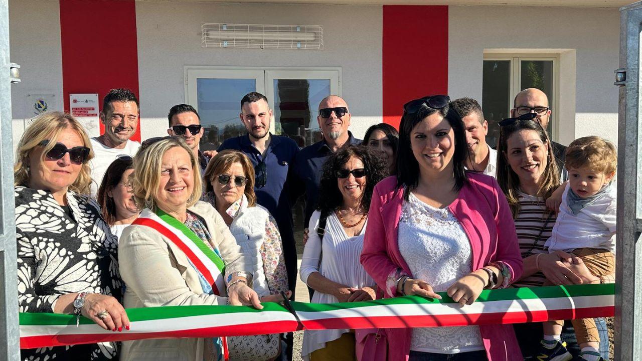 Capannoli, inaugurati i nuovi spogliatoi a Santo Pietro Belvedere: i due omaggi speciali a Gino e Alberto e il regalo dell’ex portiere del Pisa