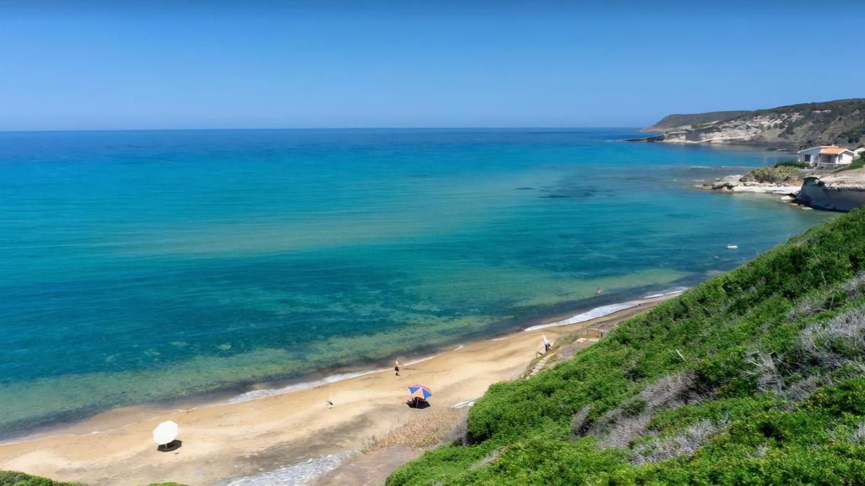 Choc in spiaggia: trovato cadavere senza braccia