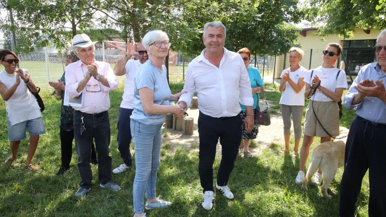 Borghi stringe la mano alla sfidante Baraldi