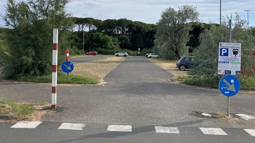 Il parcheggio in via dei Campilunghi, alle Gorette, che questa estate resterà gratuito