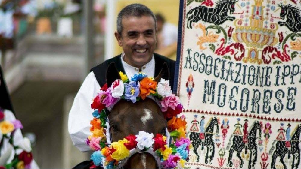 In coma il cavaliere caduto da cavallo durante la processione per San Bernardino