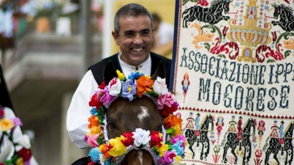 In coma il cavaliere caduto da cavallo durante la processione per San Bernardino