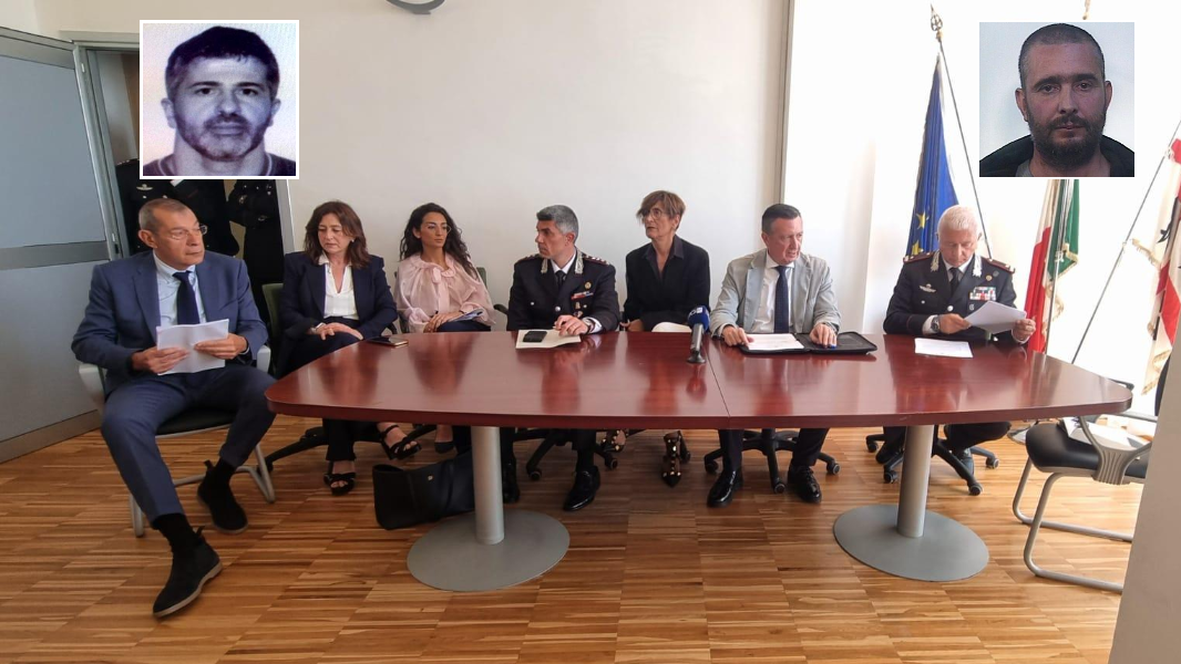 
	La conferenza stampa dei carabinieri <em>(foto Massimo Locci)</em>, a sinistra Arzu, a destra Marongiu&nbsp;

