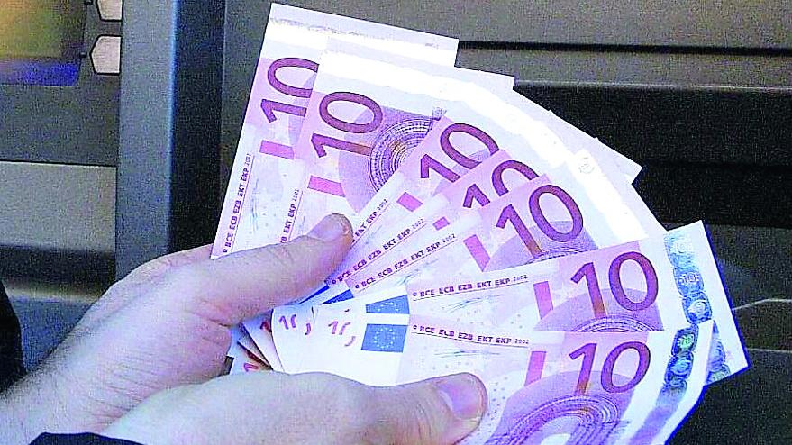 Vigarano, prelievi coi bancomat degli amici: 18mila euro in 7 mesi