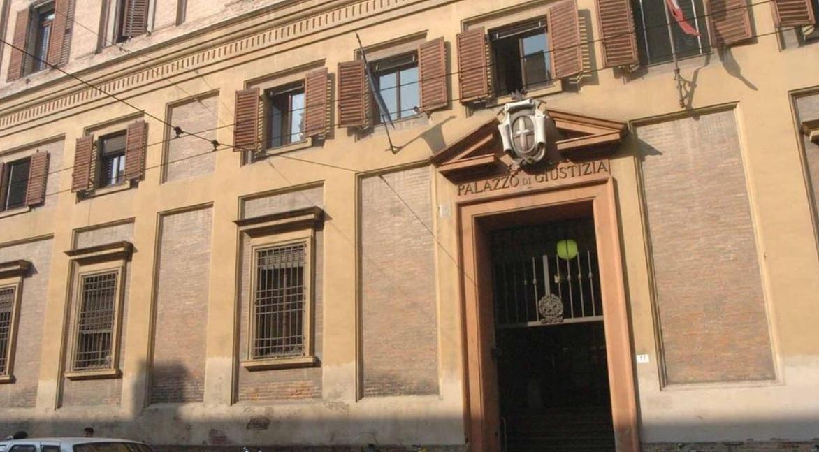 
	Il giudice ha disposto la misura degli arresti domiciliari


