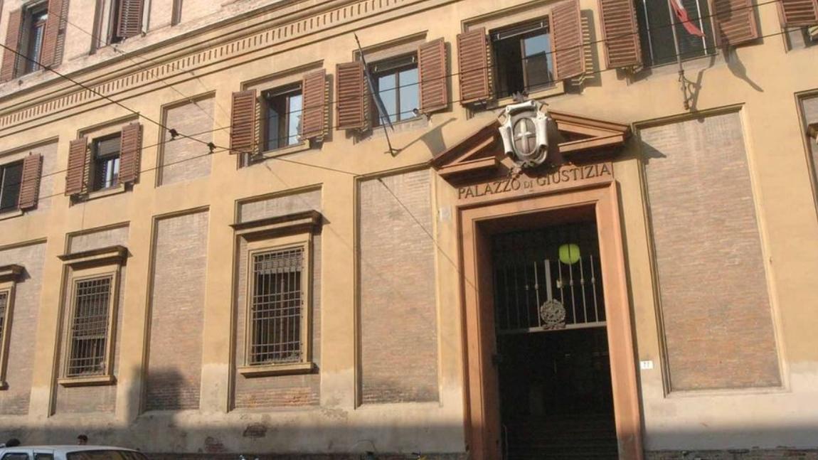 Il giudice ha disposto la misura degli arresti domiciliari