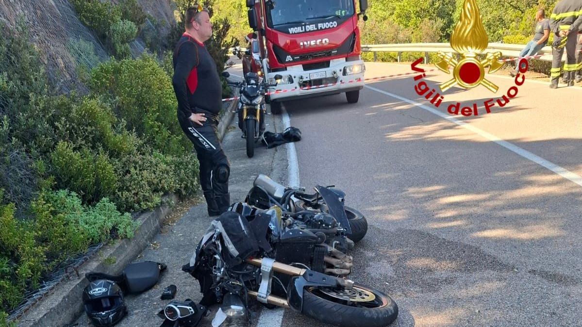 Motociclista urta il guardrail, esce fuori strada e muore