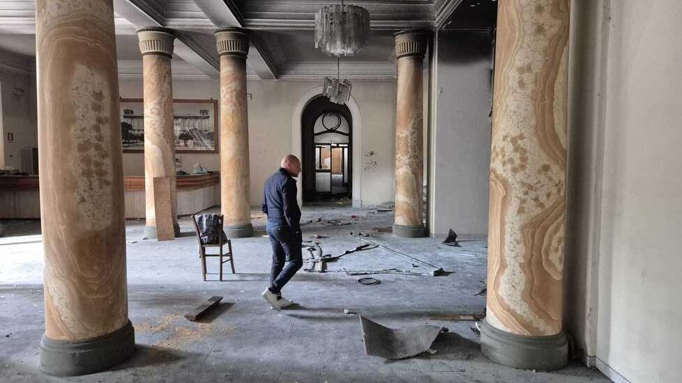 Hotel Corallo a Livorno, blitz anti-intrusioni: sgomberati in due dai vigili urbani