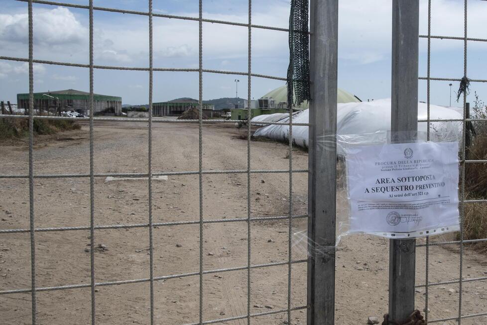 Uno dei sigilli apposti (foto Agenzia Bf)