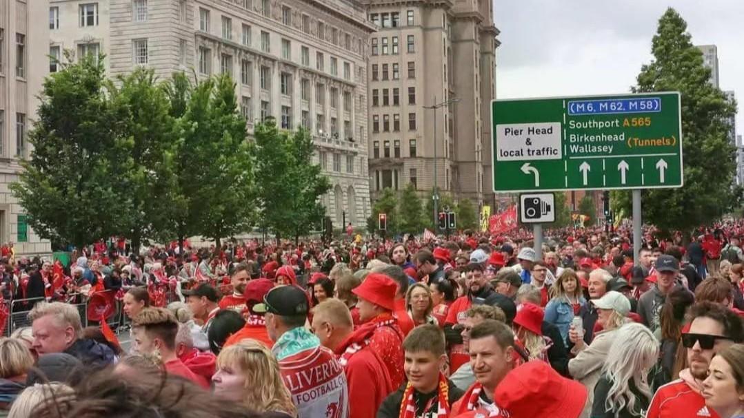 Furgone sulla folla a Liverpool, un ristoratore di Alghero: «Anche noi lì, poteva essere una strage»