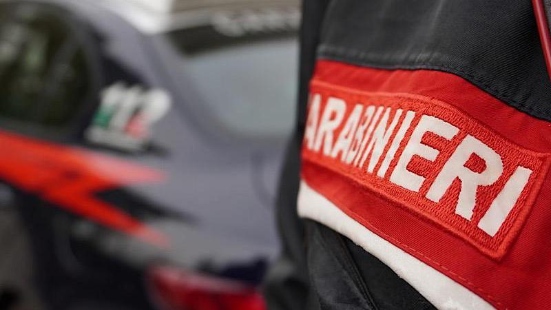 Bologna, trovato morto all’ingresso di casa: fermata la moglie