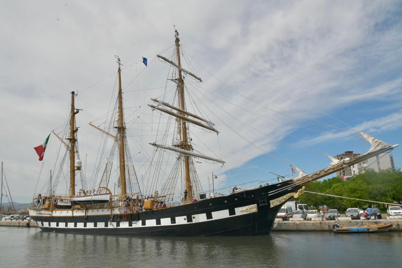 La nave Palinuro a Olbia: ecco gli orari delle visite a bordo