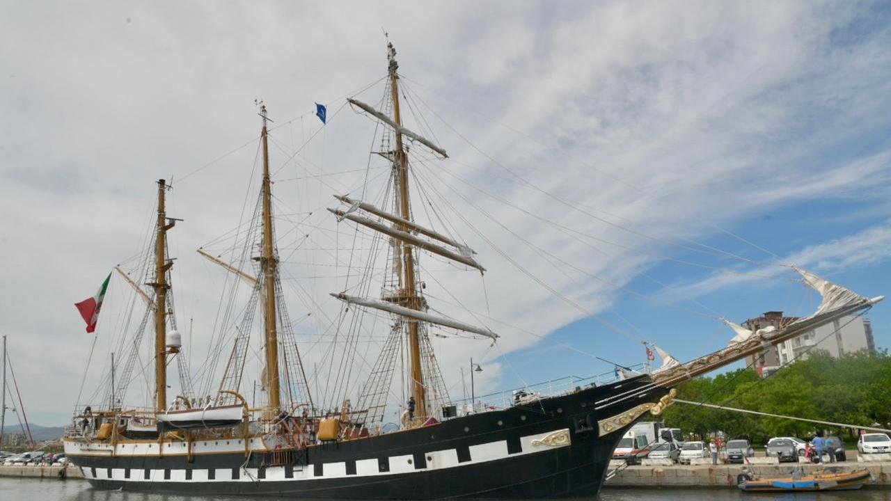 La nave Palinuro a Olbia: ecco gli orari delle visite a bordo