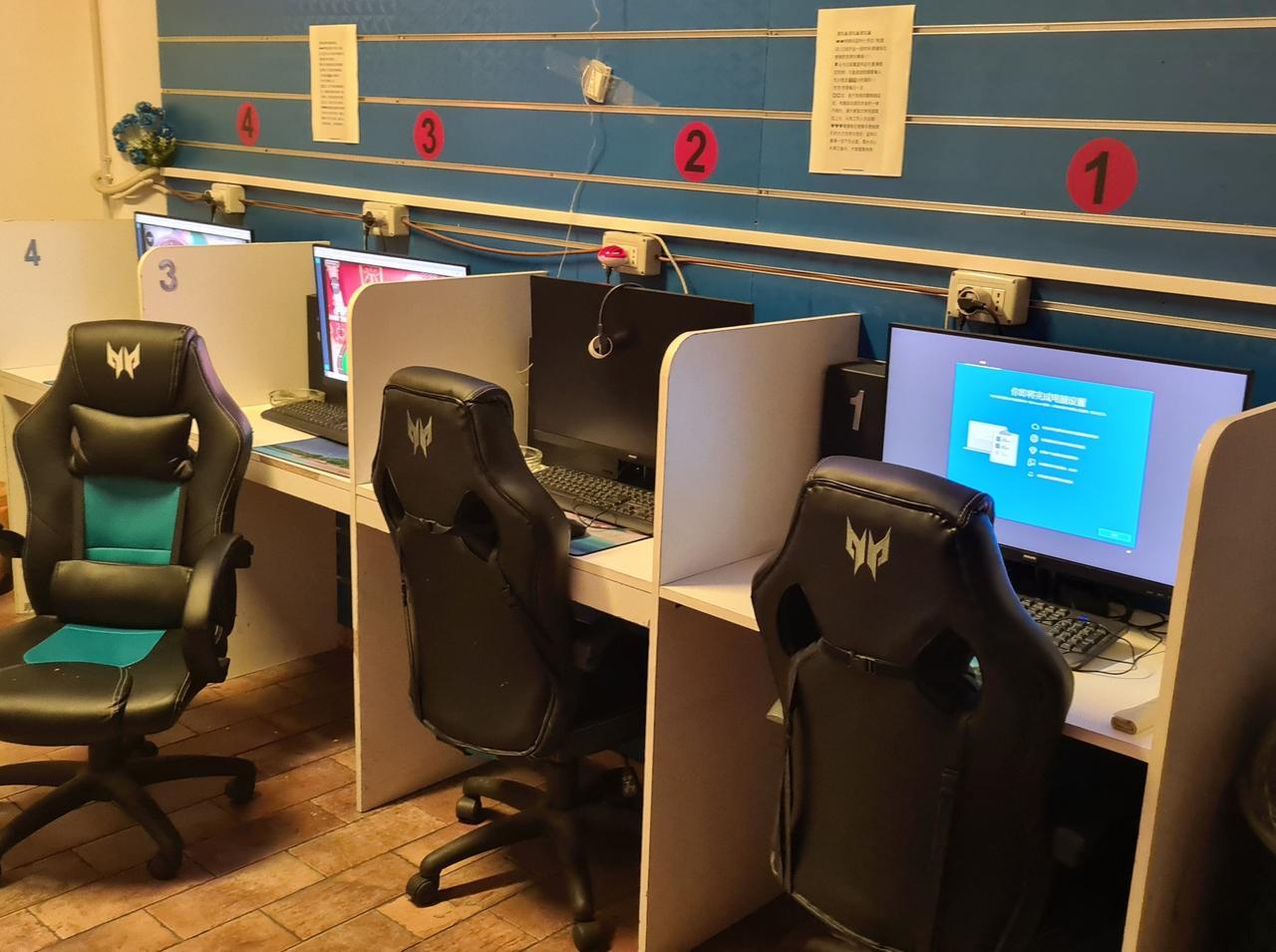 
	Le postazioni in una delle due sale da gioco chiuse dalla Municipale

