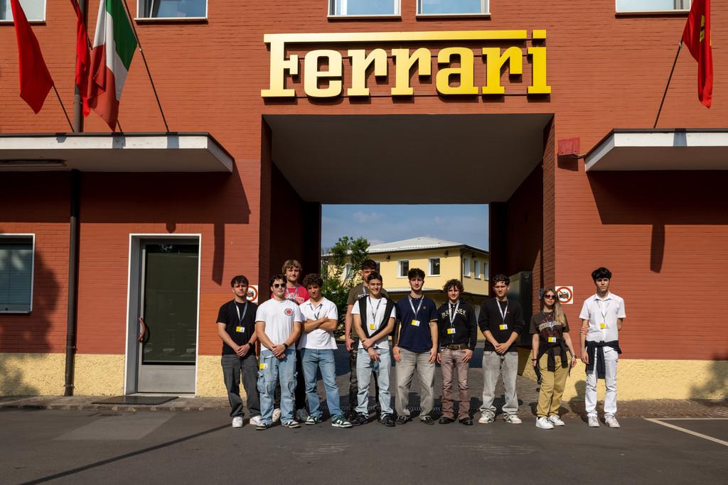 Viaggio dentro lo stabilimento Ferrari di Maranello: «La sostenibilità è il nostro filo rosso»