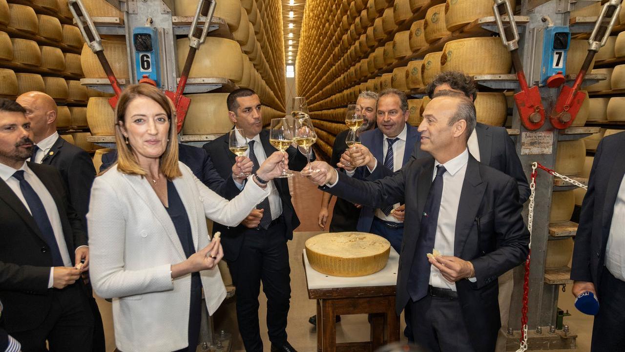 Roberta Metsola nel caseificio 4 Madonne