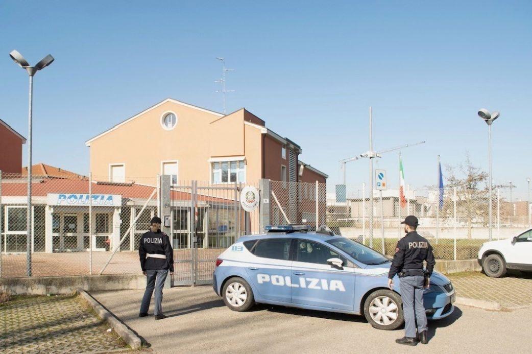 Agenti della polizia (foto d'archivio)