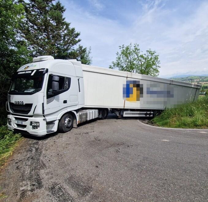 Castelfiorentino, ancora un tir bloccato sulla sp 108
