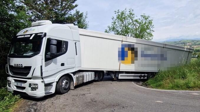 Castelfiorentino, ancora un tir bloccato sulla sp 108