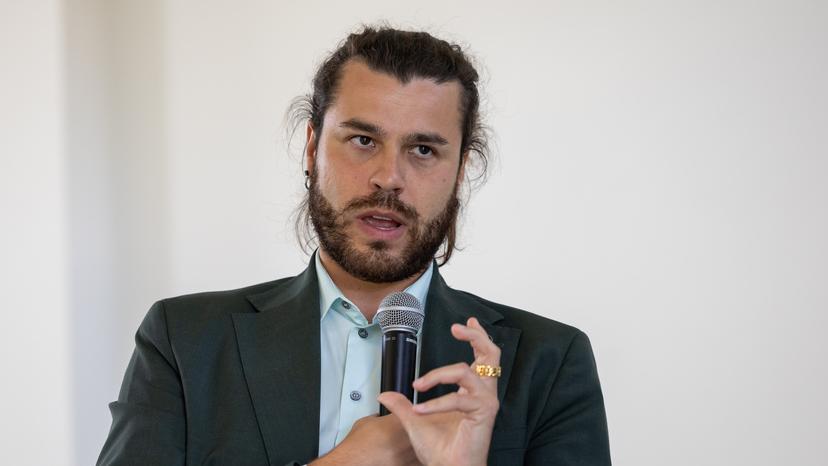 Cento, insulti via chat a Riccardo Manservisi. Imprenditore deve risarcire<br>