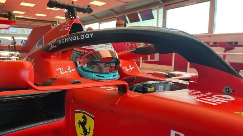 Andrea Bertolini nell'abitacolo della Ferrari di Formula 1