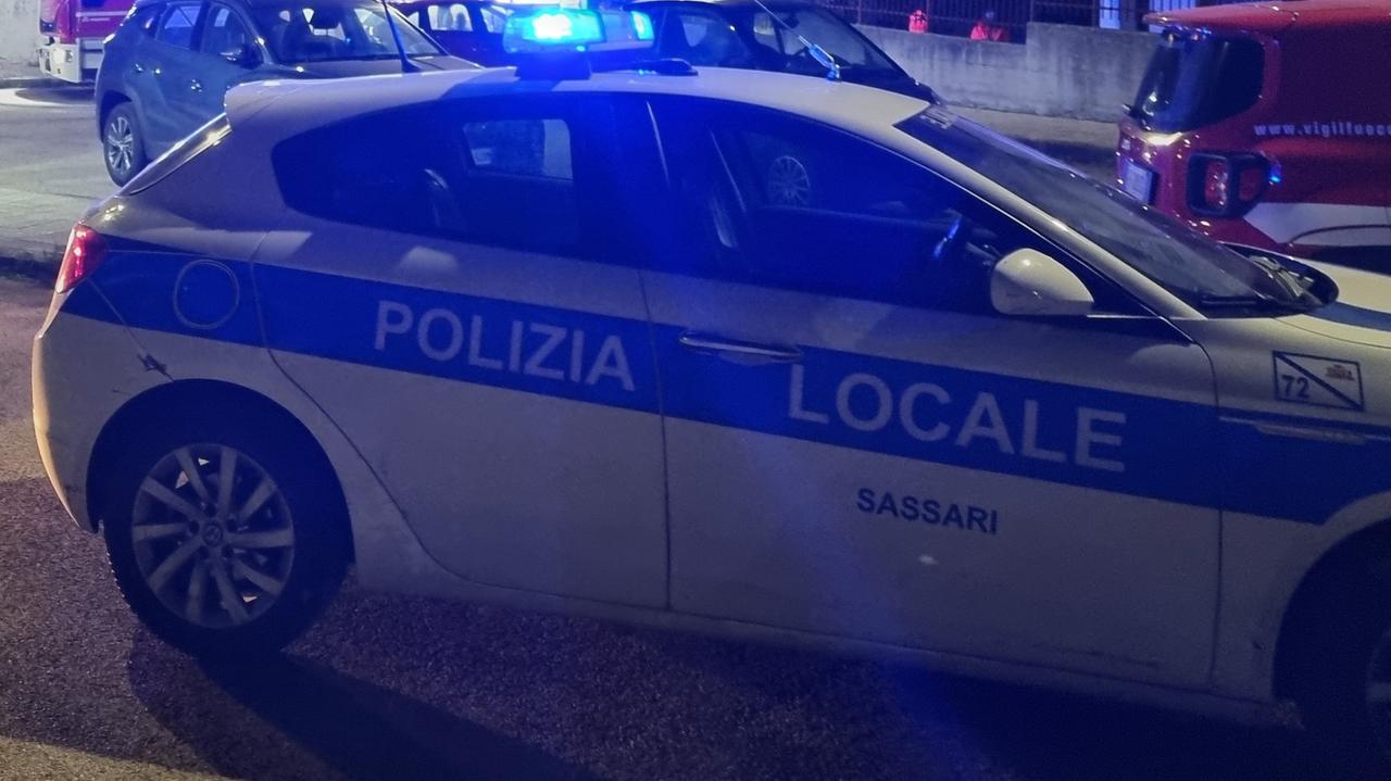 
	Un'auto della polizia locale di Sassari (foto archivio)

