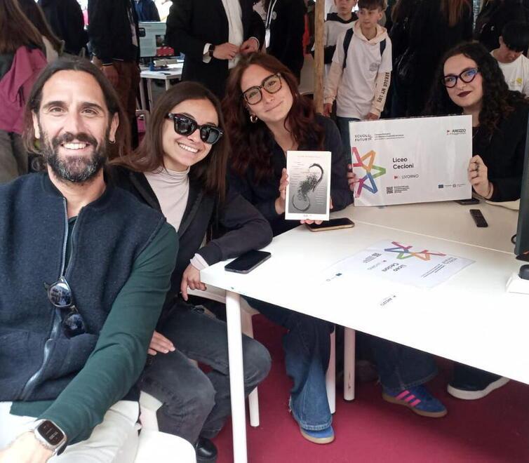 «In versi ci raccontiamo». Ecco il libro di poesie dei liceali del Cecioni di Livorno