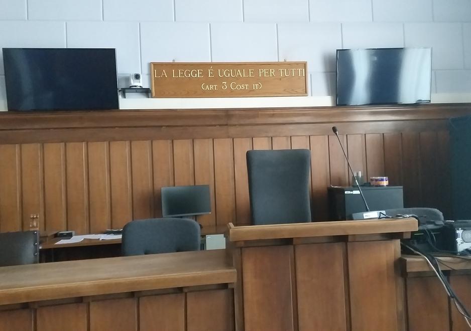Un’aula del tribunale di Pistoia