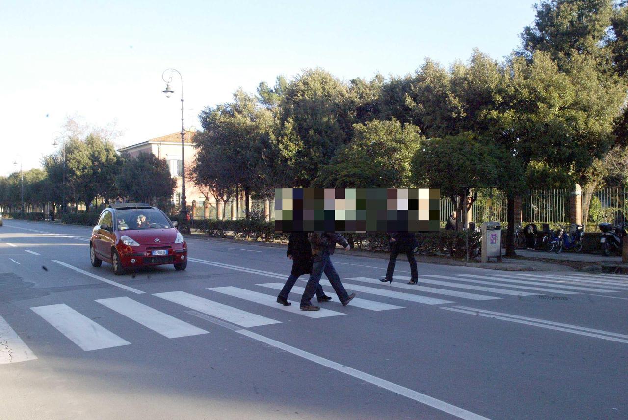 Livorno, ragazzina di 16 anni molestata alla fermata dell’autobus del Parterre