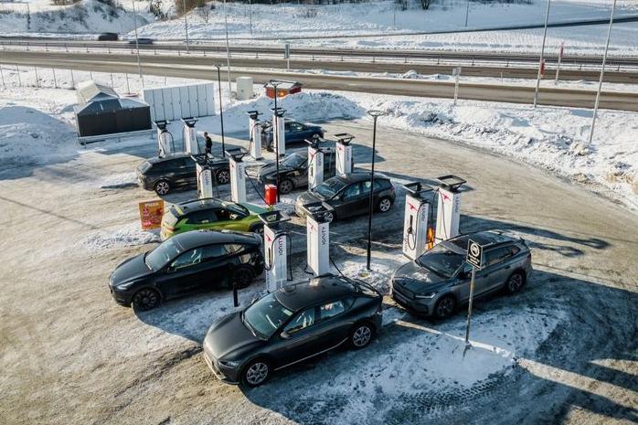 Rottamazione auto 2025: bonus fino a 11mila euro con i fondi inutilizzati delle colonnine