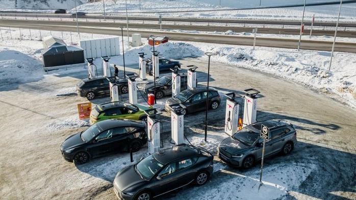 Rottamazione auto 2025: bonus fino a 11mila euro con i fondi inutilizzati delle colonnine