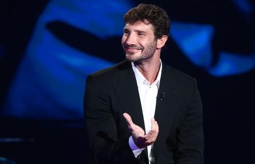 Stefano De Martino sogna Sanremo: «Ma per farlo bene ci vuole qualche capello bianco»