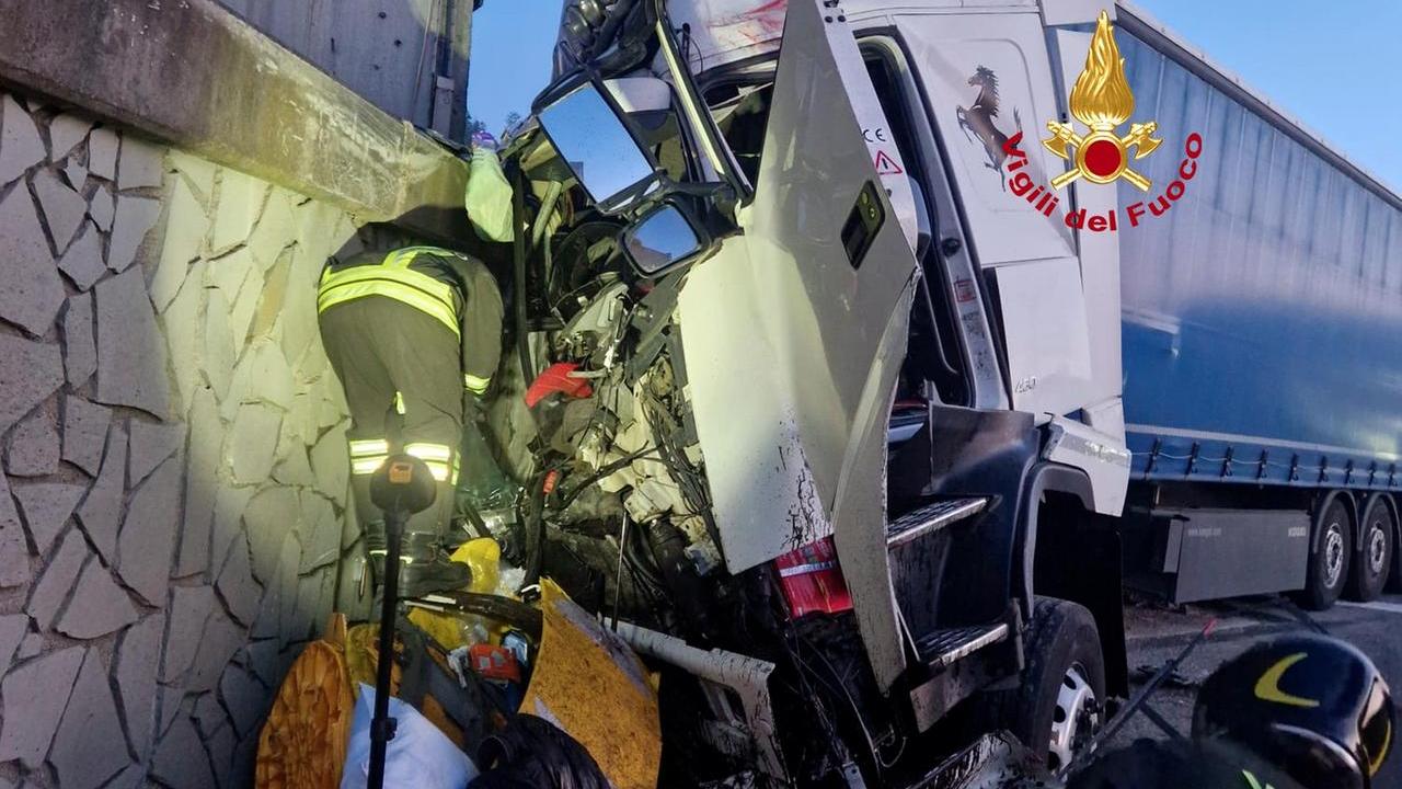 Il camion dopo lo scontro