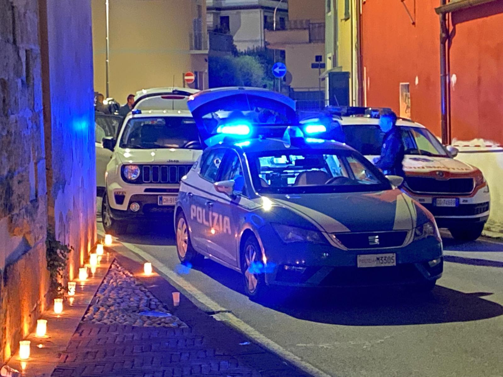 Una volante della polizia di Stato (foto d'archivio)