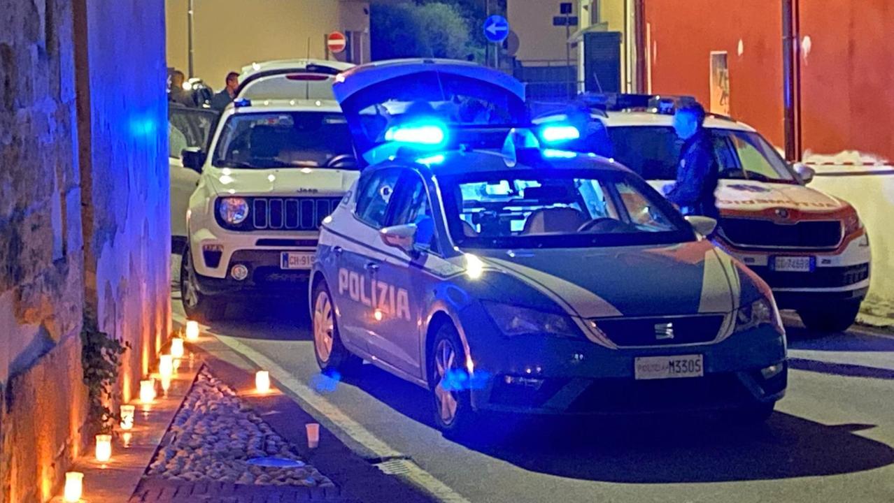 Una volante della polizia di Stato (foto d'archivio)