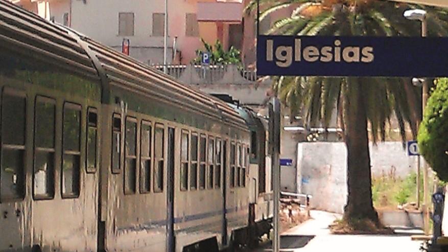 Un anno e mezzo di lavori: sulla tratta Iglesias-Cagliari collegamenti con l’autobus