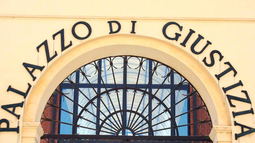 Picchiava e umiliava la compagna. La Procura di Ferrara chiede 7 anni e 3 mesi<br>
