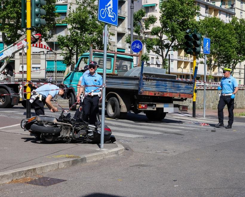 
	La moto dell'avvocato

