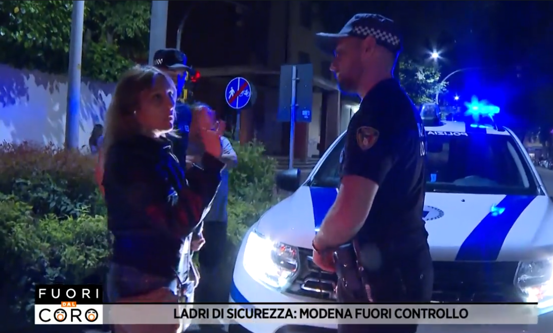 
	L'intervento della polizia locale (foto Mediaset Infinity)

