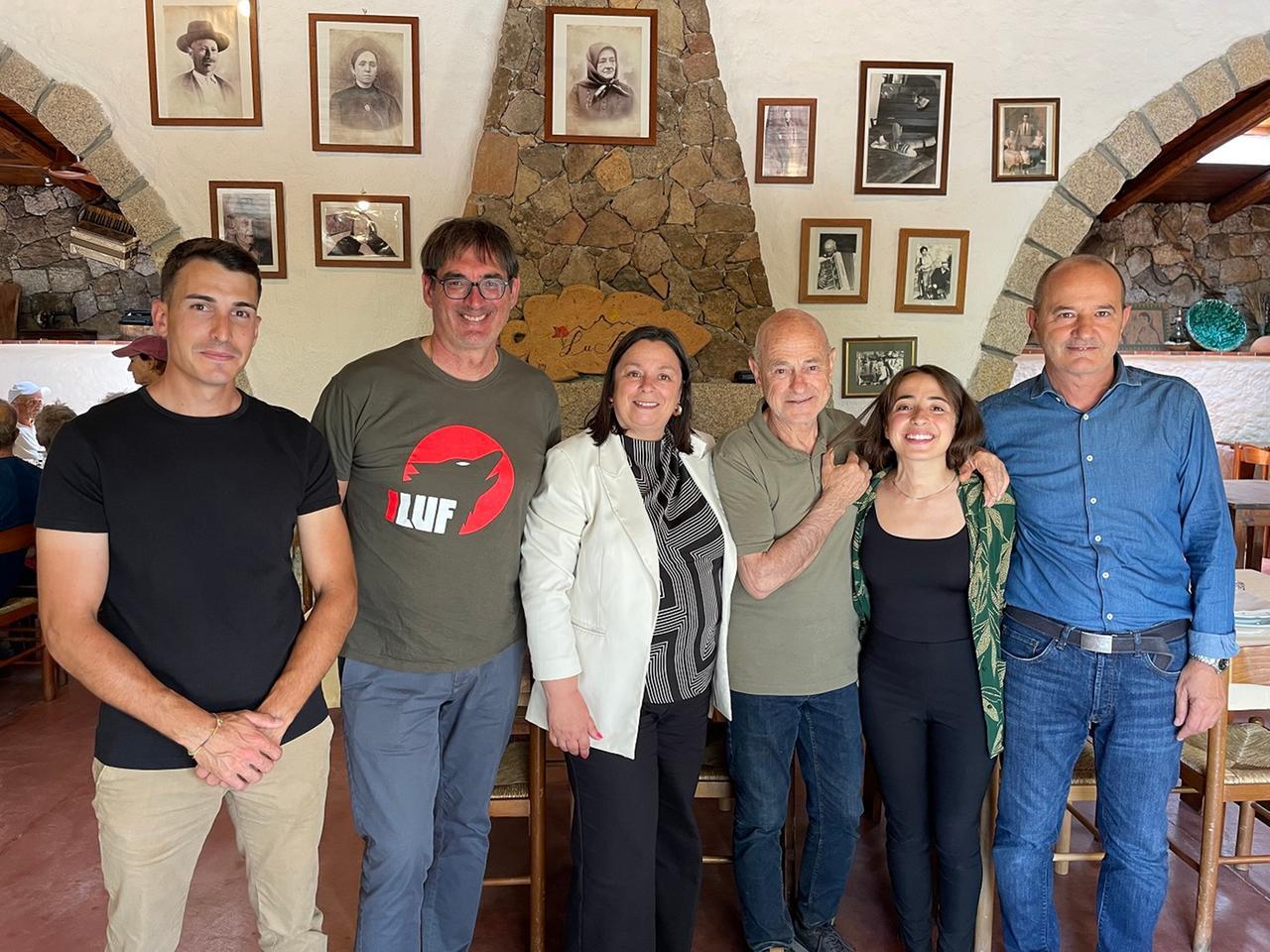 
	La commissione tecnica insieme ai titolari dell'agriturismo

