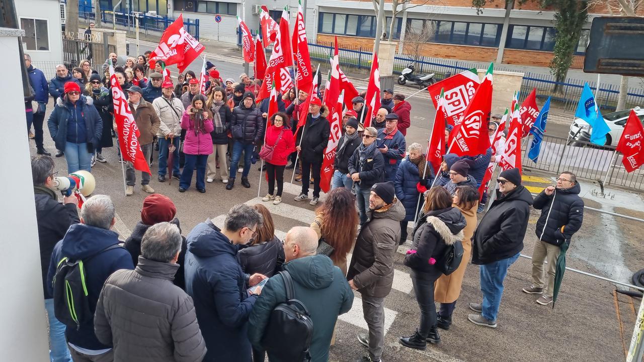 Ancora una beffa per i lavoratori della sanità: i sindacati scrivono a Bartolazzi