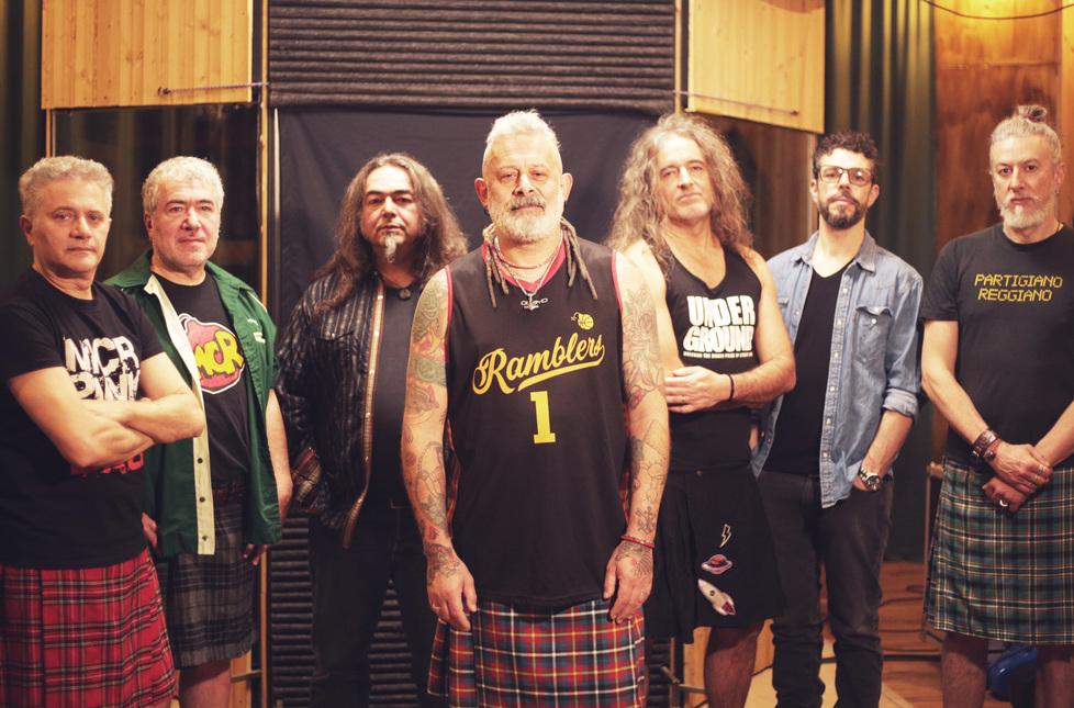 Modena City Ramblers in concerto: «Livorno, la nostra casa accogliente»