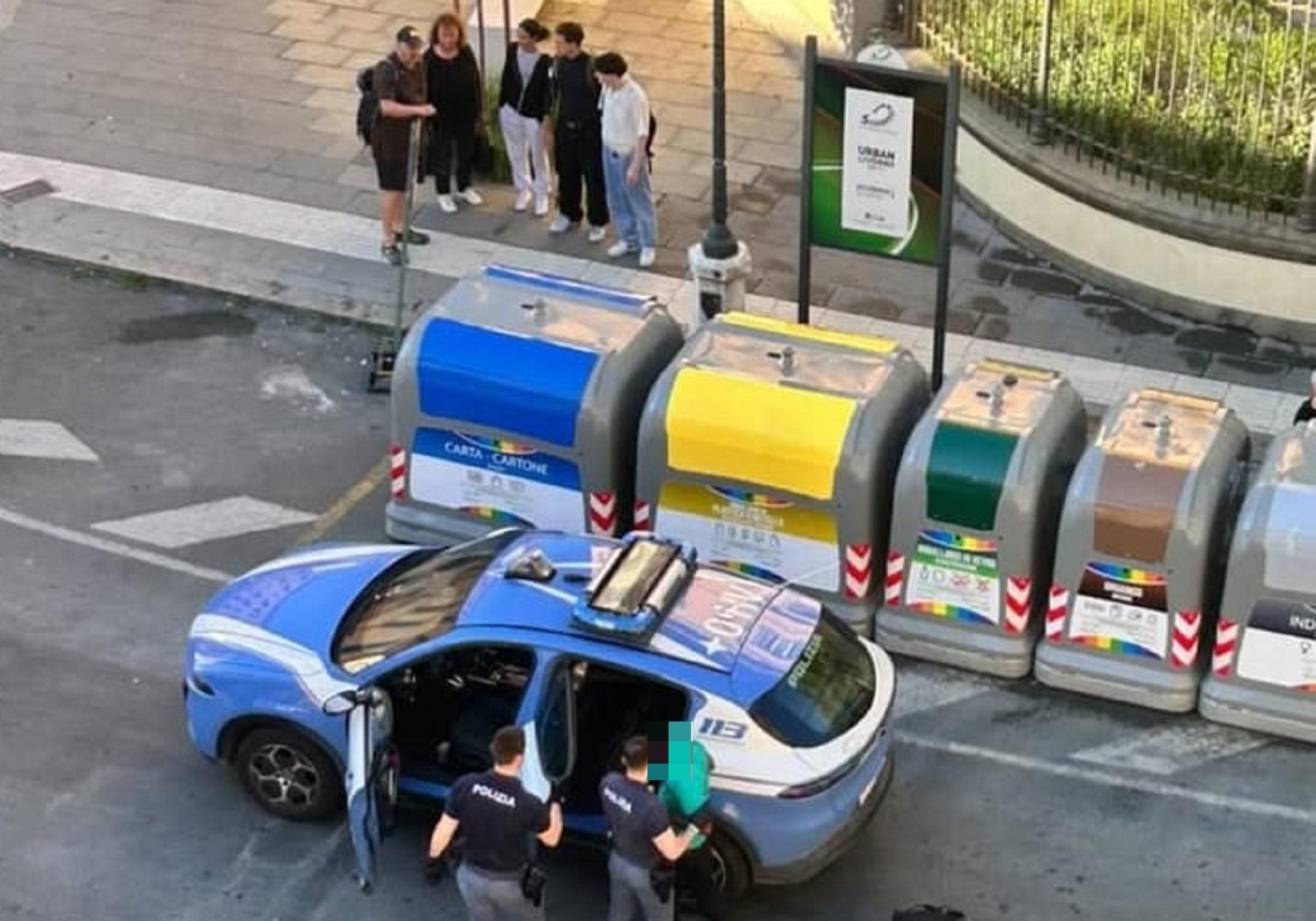 L'intervento della polizia in via Goldoni