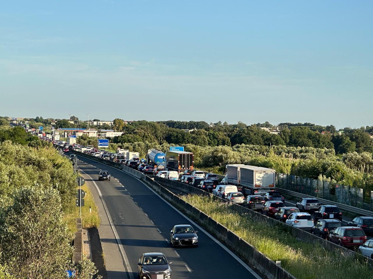 
	Lunghe code in direzione sud (foto Lorenzo Manzini)


