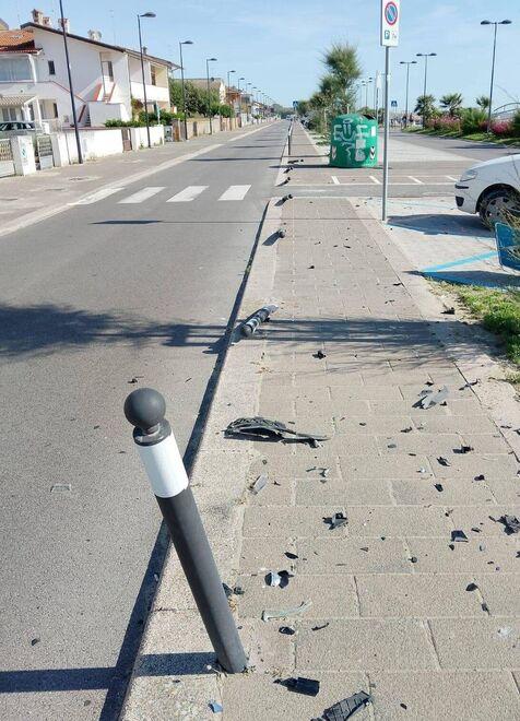 Porto Garibaldi, “strage” di paletti in viale dei Mille