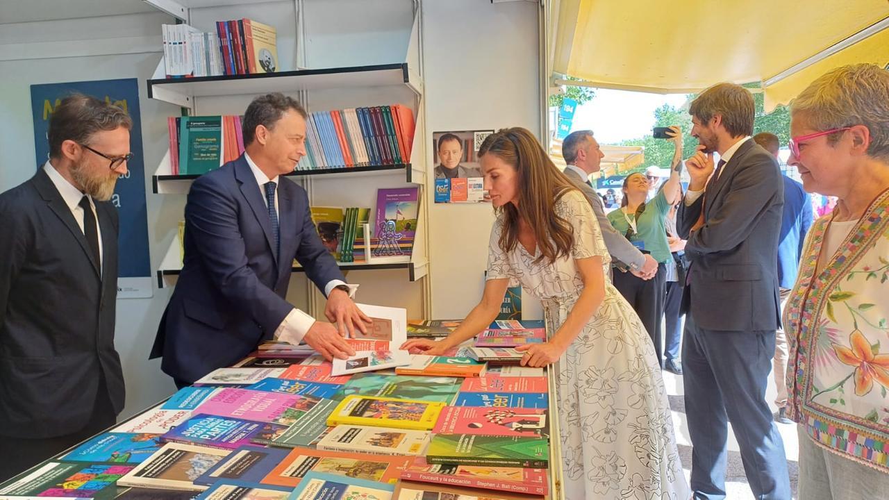 La regina Letizia elogia Reggio Children alla Fiera del Libro di Madrid