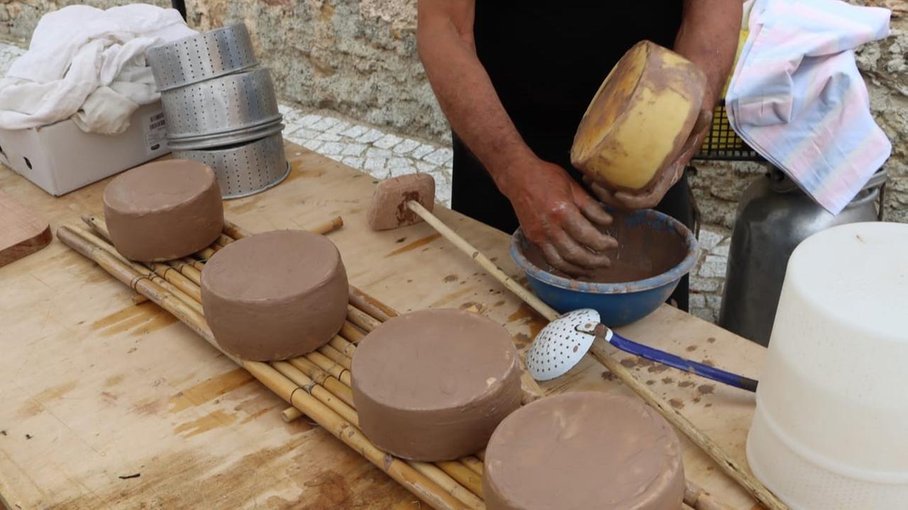 Escalaplano celebra le tradizioni con Manixus de Beranu e la sagra dell’olio di lentisco e del formaggio axridda