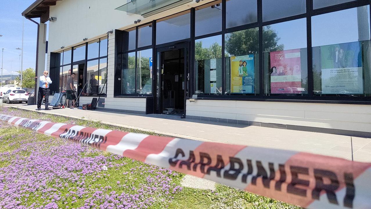 Lo sportello preso di mira a Montemurlo (foto Nucci)