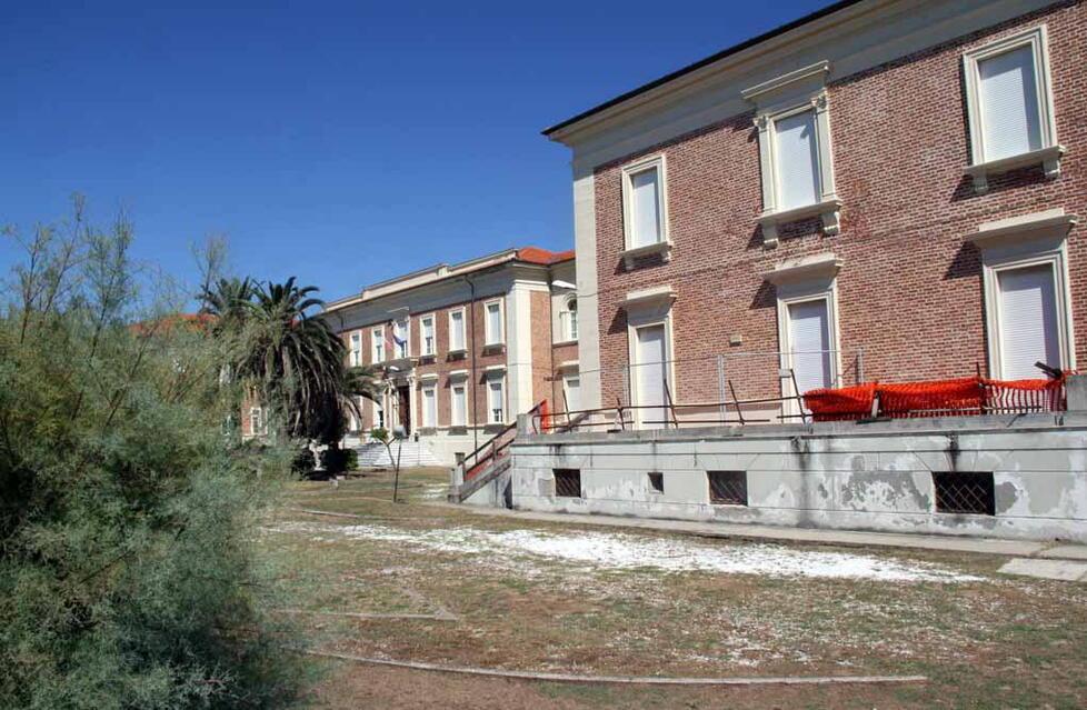 Massa Carrara, undici scuole chiuse sulla costa: le incognite per il prossimo anno tra lavori e trasferimenti